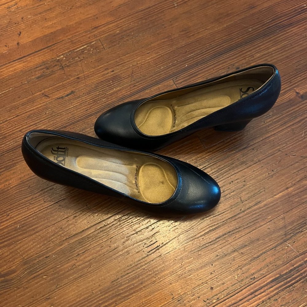 ***MAKE ME AN OFFER*** Söfft Lana signature pump, mid-height heels Black